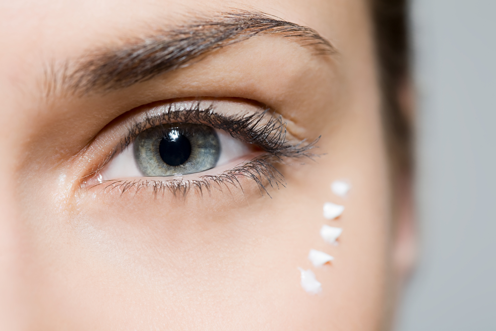 Uplifting Eye Cream made with Algae, Pomegranate Extracts + Hyaluronic Acid